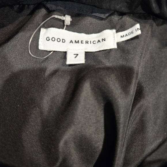 Good American Cropped Hooded Puffer Jacket SZ 7(4XL) - Picture 3 of 6